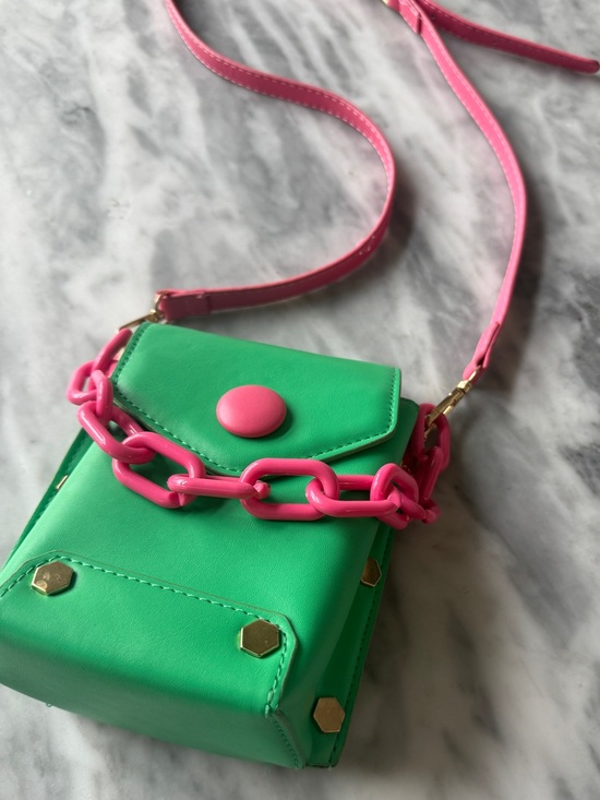 no brand Handbags - Green Mini Crossbody Camera Bag with Pink Chain and Strap - NWOT